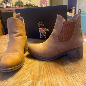 Pierre Dumas Outwoods women’s boots